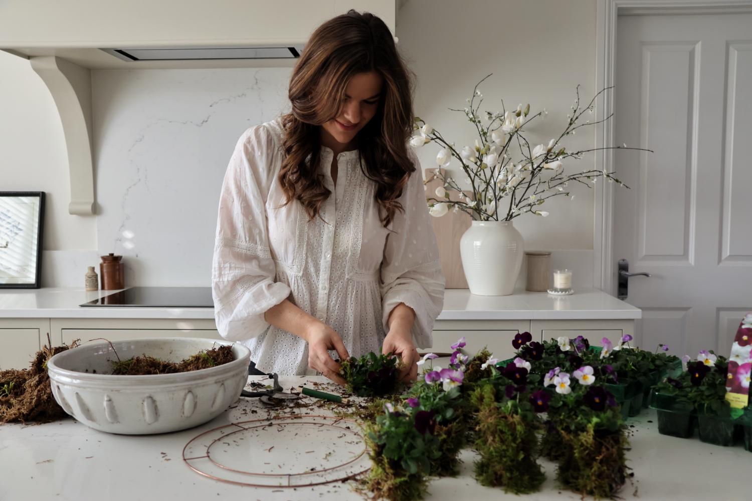 How to Create a Viola Wreath: A Step-by-Step Guide
