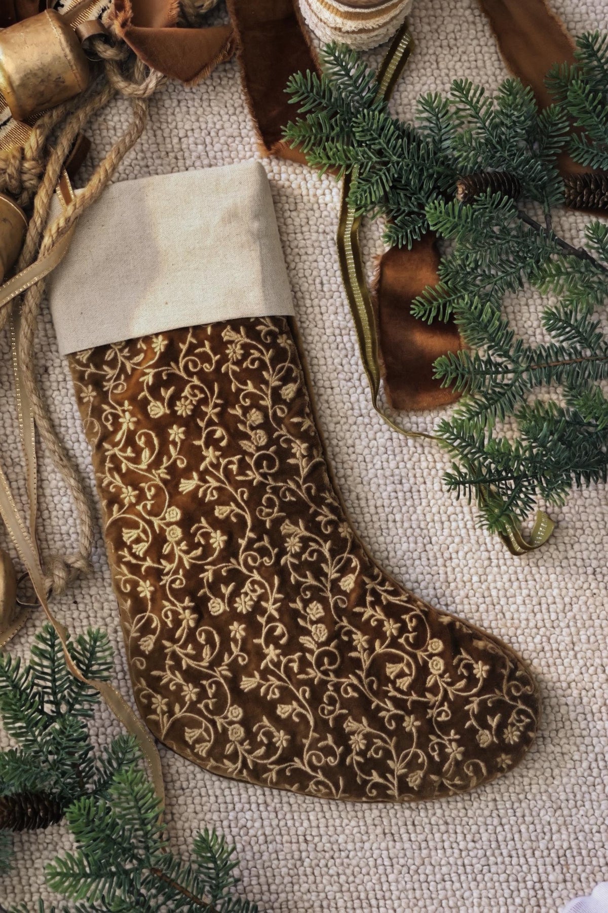 Embroidered bronze stocking with linen cuff 