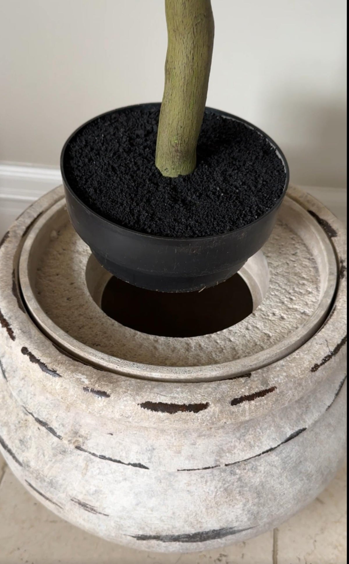 Black pot being slotted into ultra-lite planter 