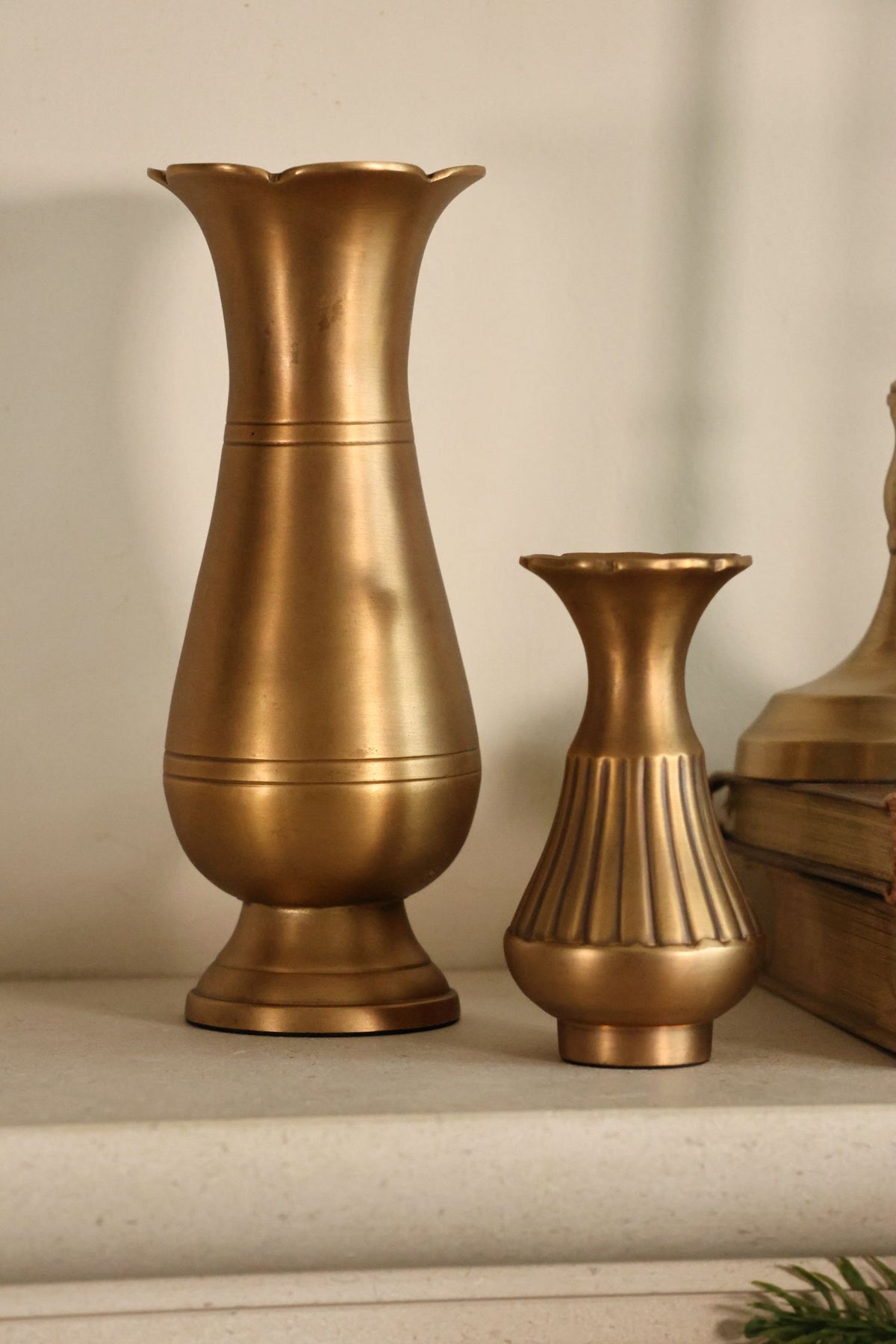 2 brass bud vases with elegant silhoutte 