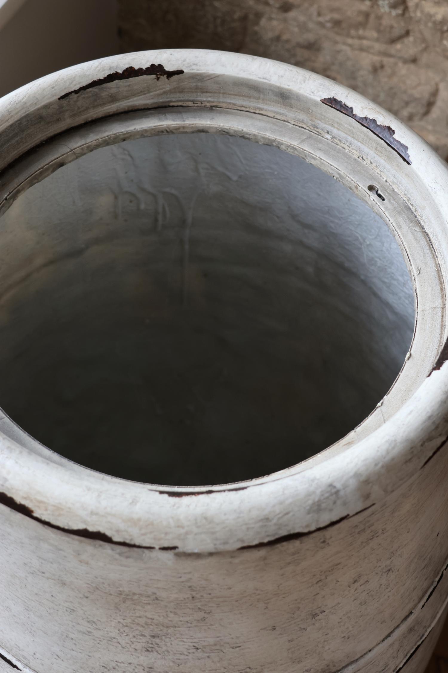 the inside of the bucklesham ultra-lite planter without the insert 